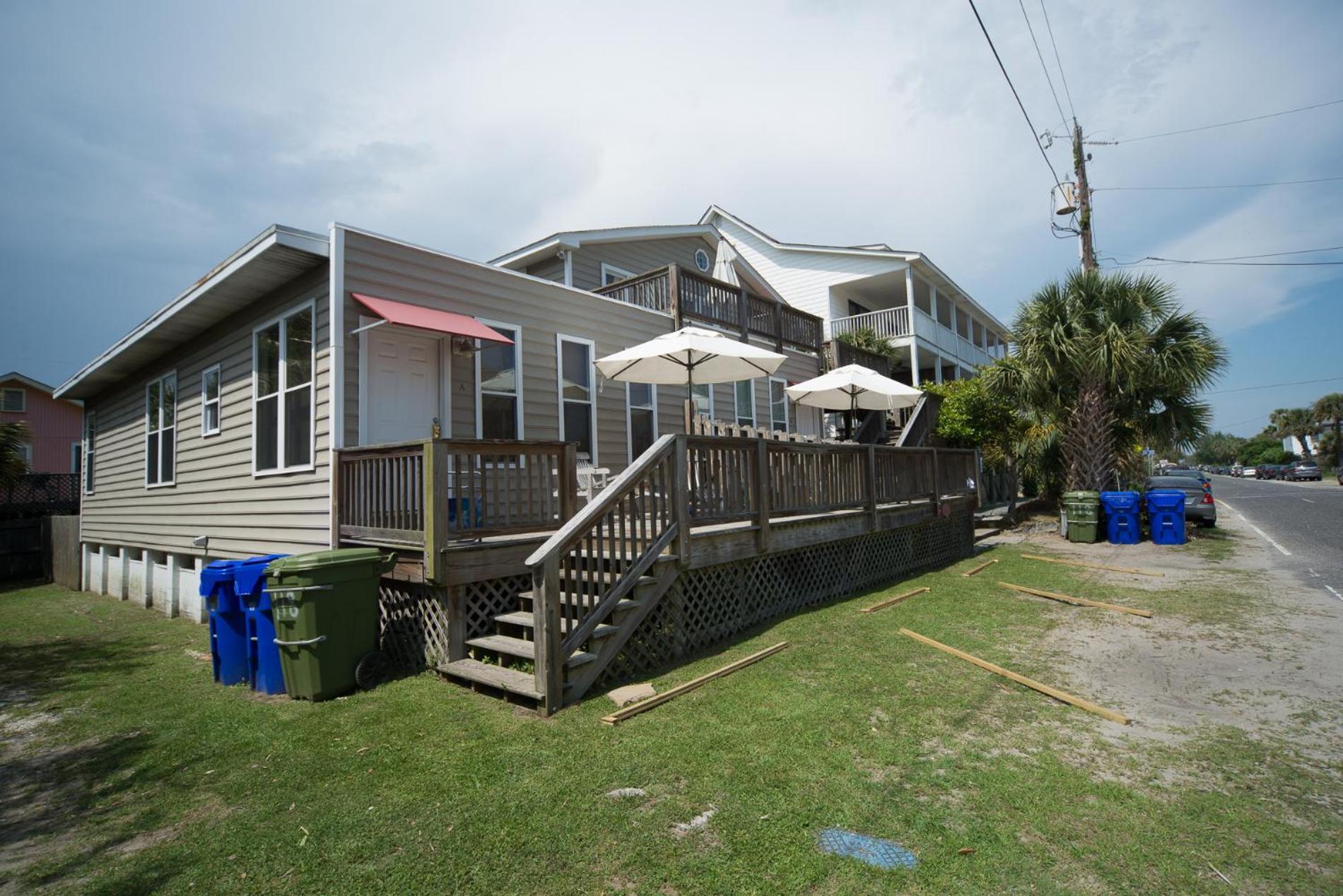 Salty Shack Unit C - Salty Shack - Dog Friendly Home - Across From The Beach - Central Location! Folly Beach Kamer foto